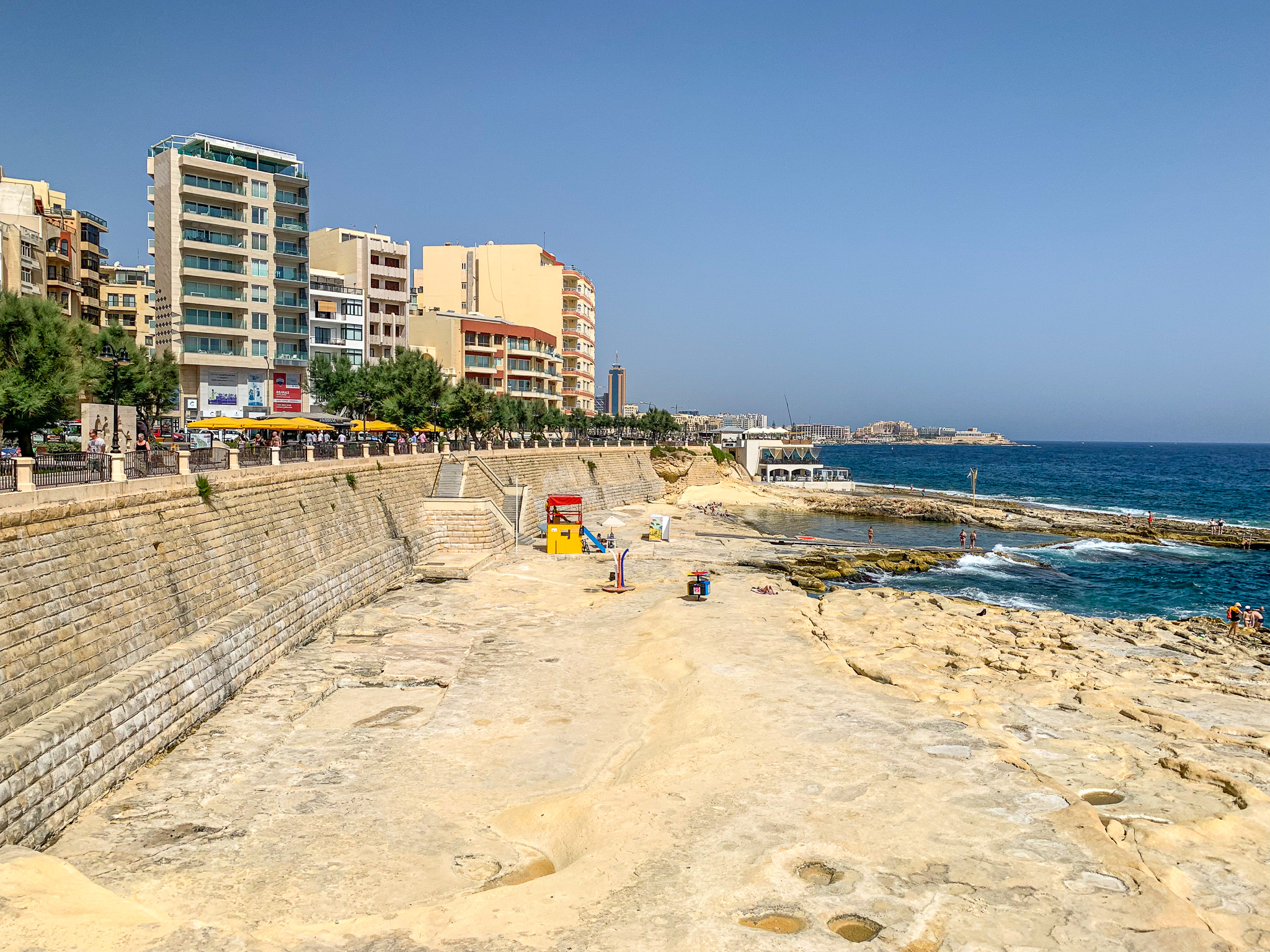 Praia entre Sliema e St. Julians
